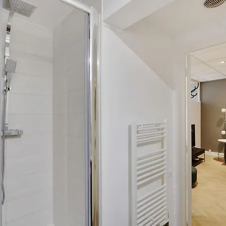 Beautiful 4p/1br Champs Elysees * Paříž