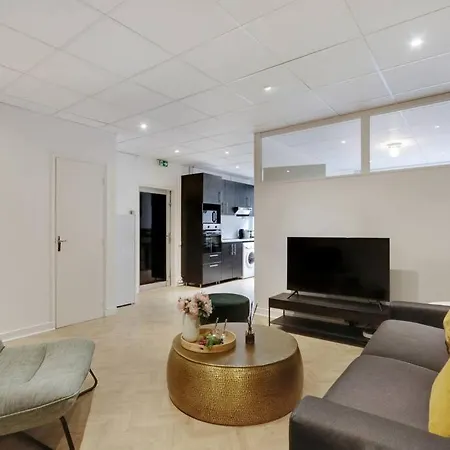Beautiful 4p/1br Champs Elysees